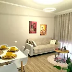 Nea * Τίρανα